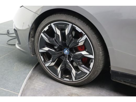 BMW i5 M60 xDrive / Panoramadak / Adaptief M Onderstel Professional / Stoelventilatie / Bowers & Wilkins... ActivLease financial lease