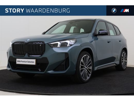 BMW iX1 xDrive30 M Sport / Trekhaak / Sportstoelen / M Adaptief onderstel / Comfort Access / Adaptieve LE...
