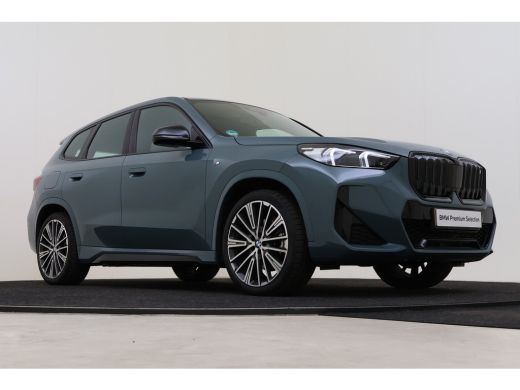 BMW iX1 xDrive30 M Sport / Trekhaak / Sportstoelen / M Adaptief onderstel / Comfort Access / Adaptieve LE... ActivLease financial lease