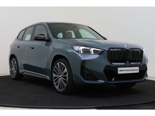 BMW iX1 xDrive30 M Sport / Trekhaak / Sportstoelen / M Adaptief onderstel / Comfort Access / Adaptieve LE... ActivLease financial lease