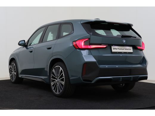 BMW iX1 xDrive30 M Sport / Trekhaak / Sportstoelen / M Adaptief onderstel / Comfort Access / Adaptieve LE... ActivLease financial lease