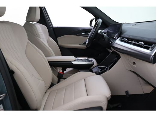 BMW iX1 xDrive30 M Sport / Trekhaak / Sportstoelen / M Adaptief onderstel / Comfort Access / Adaptieve LE... ActivLease financial lease