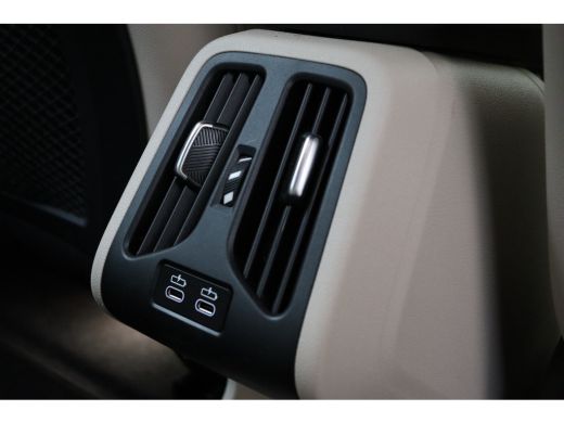 BMW iX1 xDrive30 M Sport / Trekhaak / Sportstoelen / M Adaptief onderstel / Comfort Access / Adaptieve LE... ActivLease financial lease