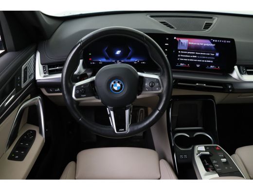 BMW iX1 xDrive30 M Sport / Trekhaak / Sportstoelen / M Adaptief onderstel / Comfort Access / Adaptieve LE... ActivLease financial lease
