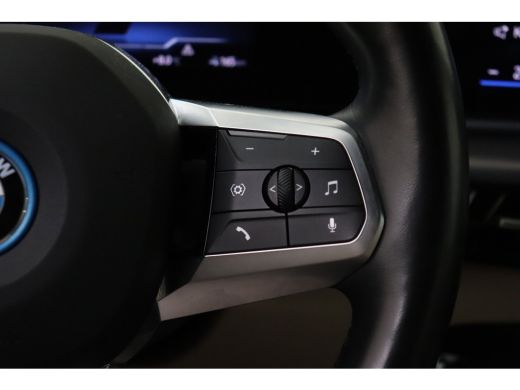 BMW iX1 xDrive30 M Sport / Trekhaak / Sportstoelen / M Adaptief onderstel / Comfort Access / Adaptieve LE... ActivLease financial lease