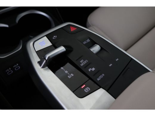 BMW iX1 xDrive30 M Sport / Trekhaak / Sportstoelen / M Adaptief onderstel / Comfort Access / Adaptieve LE... ActivLease financial lease