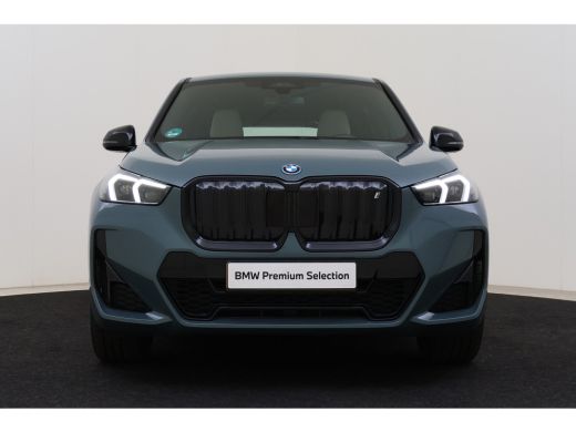 BMW iX1 xDrive30 M Sport / Trekhaak / Sportstoelen / M Adaptief onderstel / Comfort Access / Adaptieve LE... ActivLease financial lease