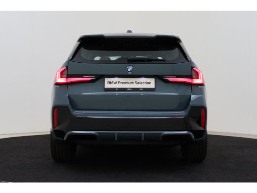 BMW iX1 xDrive30 M Sport / Trekhaak / Sportstoelen / M Adaptief onderstel / Comfort Access / Adaptieve LE... ActivLease financial lease