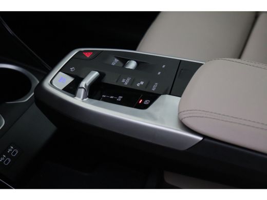 BMW iX1 xDrive30 M Sport / Trekhaak / Sportstoelen / M Adaptief onderstel / Comfort Access / Adaptieve LE... ActivLease financial lease