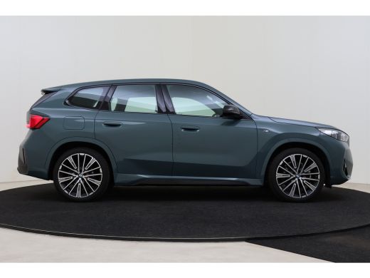 BMW iX1 xDrive30 M Sport / Trekhaak / Sportstoelen / M Adaptief onderstel / Comfort Access / Adaptieve LE... ActivLease financial lease