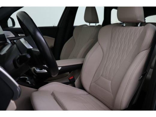 BMW iX1 xDrive30 M Sport / Trekhaak / Sportstoelen / M Adaptief onderstel / Comfort Access / Adaptieve LE... ActivLease financial lease