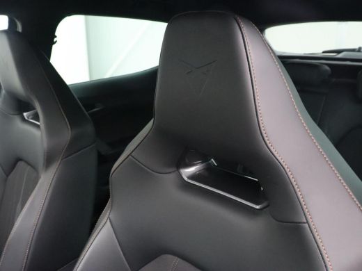 CUPRA Formentor 1.4 eHybrid VZ | 245pk | Stoelverwarming | Camera | Adaptive cruise | Sfeerverlichting | Navigati... ActivLease financial lease