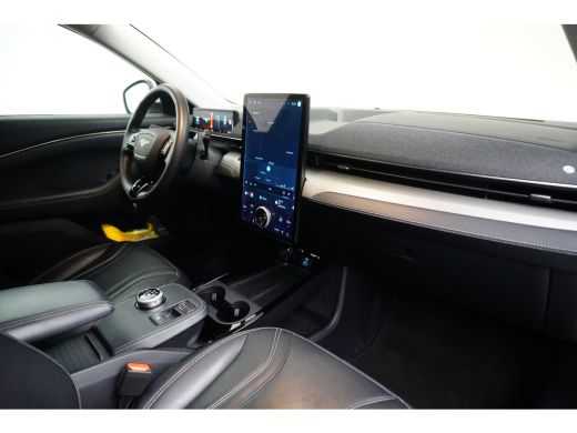 Ford Mustang Mach-E Mach-E Extended RWD 98 kWh | Pano-dak | Elektrische stoelen met Memory functie | Afneembare Trekh... ActivLease financial lease