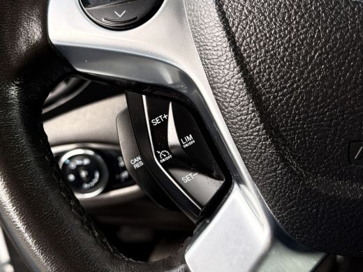 Ford Transit Connect 1.5 TDCI 101 PK / L2H1 / 1e EIG. / TREKHAAK / AIRCO / CRUISE / INRICHTING / 3-ZITS ActivLease financial lease