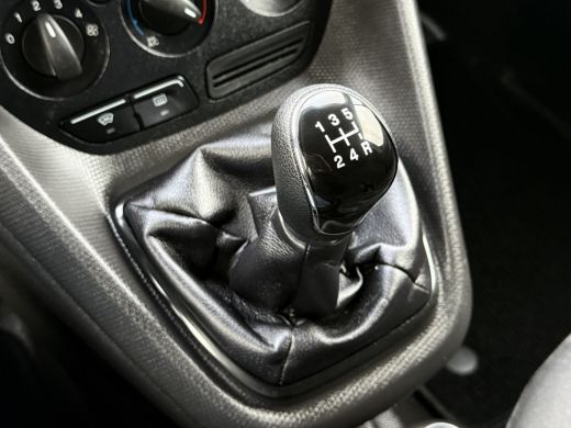 Ford Transit Connect 1.5 TDCI 101 PK / L2H1 / 1e EIG. / TREKHAAK / AIRCO / CRUISE / INRICHTING / 3-ZITS ActivLease financial lease