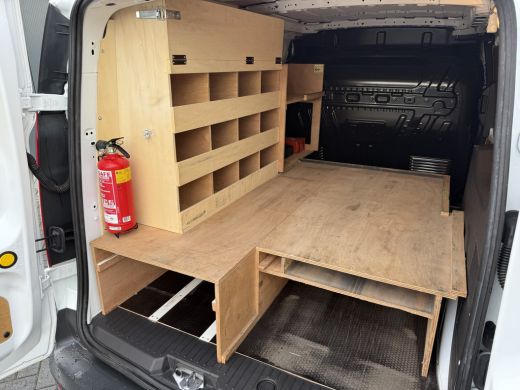 Ford Transit Connect 1.5 TDCI 101 PK / L2H1 / 1e EIG. / TREKHAAK / AIRCO / CRUISE / INRICHTING / 3-ZITS ActivLease financial lease