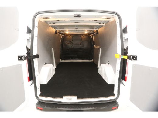 Ford Transit Custom 300 2.0 TDCI L2H1 | Airco | Cruise | 2800KG Trekgew. | Trekh. | 3-Zits | Navi | Carplay | Parkeer... ActivLease financial lease