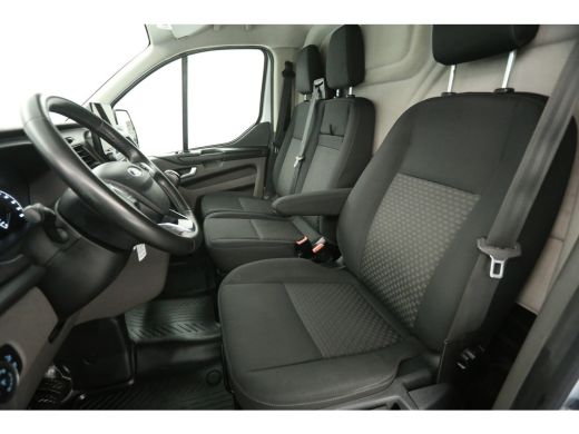 Ford Transit Custom 300 2.0 TDCI L2H1 | Airco | Cruise | 2800KG Trekgew. | Trekh. | 3-Zits | Navi | Carplay | Parkeer... ActivLease financial lease