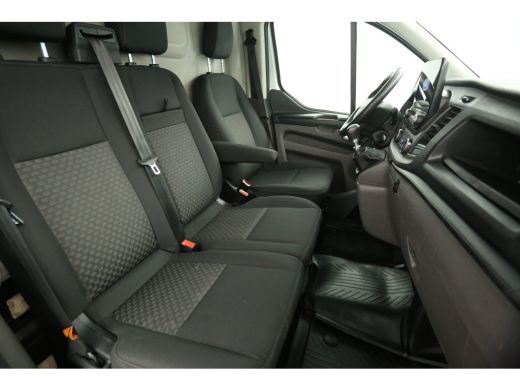 Ford Transit Custom 300 2.0 TDCI L2H1 | Airco | Cruise | 2800KG Trekgew. | Trekh. | 3-Zits | Navi | Carplay | Parkeer... ActivLease financial lease