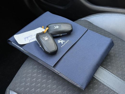 Peugeot 2008 1.5 BlueHDi Allure | Hook | Navi | Camera | Virtual | ActivLease financial lease