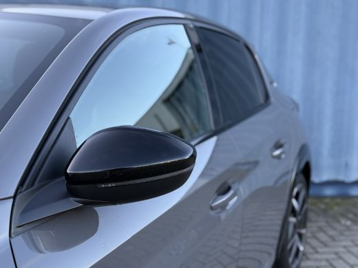 Peugeot 208 1.2 Hybrid 145 e-DCS6 GT 1.2 Hybrid 145 e-DCS6 GT achter camera | voor camera | parkeer sensoren ... ActivLease financial lease