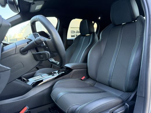 Peugeot 208 1.2 Hybrid 145 e-DCS6 GT 1.2 Hybrid 145 e-DCS6 GT achter camera | voor camera | parkeer sensoren ... ActivLease financial lease