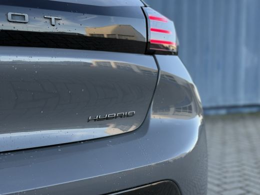 Peugeot 208 1.2 Hybrid 145 e-DCS6 GT 1.2 Hybrid 145 e-DCS6 GT achter camera | voor camera | parkeer sensoren ... ActivLease financial lease