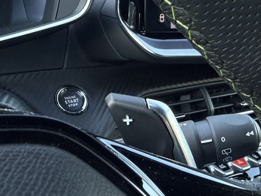 Peugeot 208 1.2 Hybrid 145 e-DCS6 GT 1.2 Hybrid 145 e-DCS6 GT achter camera | voor camera | parkeer sensoren ... ActivLease financial lease