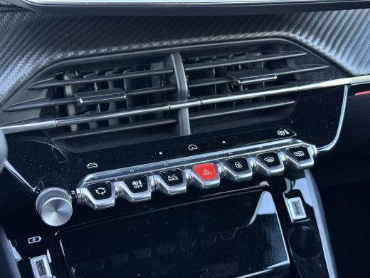 Peugeot 208 1.2 Hybrid 145 e-DCS6 GT 1.2 Hybrid 145 e-DCS6 GT achter camera | voor camera | parkeer sensoren ... ActivLease financial lease