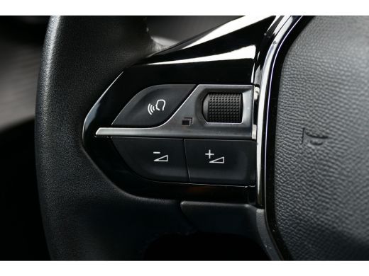 Peugeot 208 1.2 PURETECH 100PK 5-DRS ALLURE PACK / NAVI / LED / PDC / 16"LMV / CAMERA / BLUETOOTH / CRUISECON... ActivLease financial lease