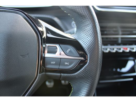 Peugeot 208 1.2 PureTech GT-Line | Achterbank in delen neerklapbaar | Achteruitrijcamera | Airco (automatisch) ActivLease financial lease