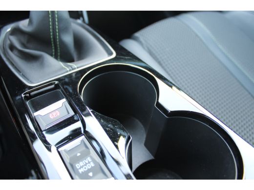 Peugeot 208 1.2 PureTech GT-Line | Achterbank in delen neerklapbaar | Achteruitrijcamera | Airco (automatisch) ActivLease financial lease