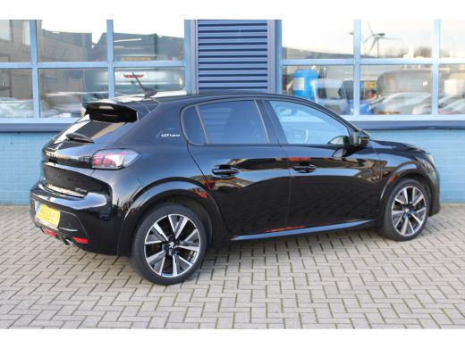 Peugeot 208 1.2 PureTech GT-Line | Achterbank in delen neerklapbaar | Achteruitrijcamera | Airco (automatisch) ActivLease financial lease