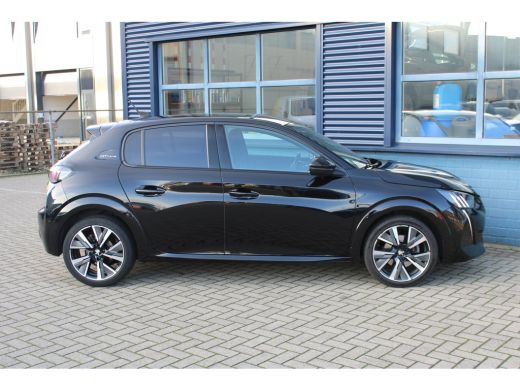 Peugeot 208 1.2 PureTech GT-Line | Achterbank in delen neerklapbaar | Achteruitrijcamera | Airco (automatisch) ActivLease financial lease