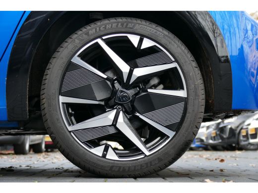 Peugeot 208 HYBRID 100PK 5-DRS GT AUTOMAAT / NAVI / CLIMA / PDC / 17"LMV / CAMERA / KEYLESS / FULL-LED / BLUE... ActivLease financial lease
