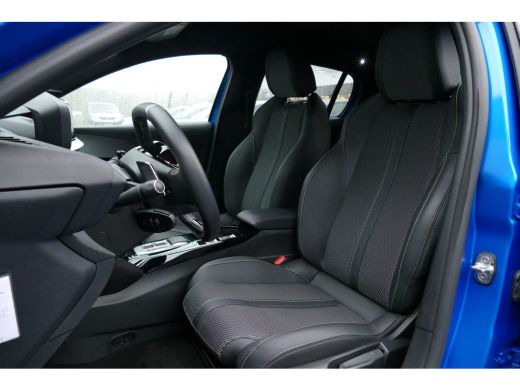 Peugeot 208 HYBRID 100PK 5-DRS GT AUTOMAAT / NAVI / CLIMA / PDC / 17"LMV / CAMERA / KEYLESS / FULL-LED / BLUE... ActivLease financial lease