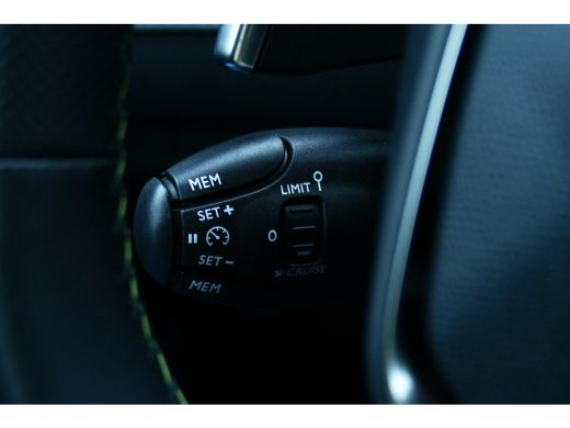 Peugeot 208 HYBRID 100PK 5-DRS GT AUTOMAAT / NAVI / CLIMA / PDC / 17"LMV / CAMERA / KEYLESS / FULL-LED / BLUE... ActivLease financial lease