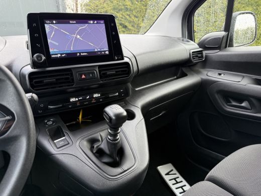 Peugeot Partner 1.5 BlueHDI 131 PK / L1H1 / ADAPTIVE CRUISE / 3-ZITS / CAMERA / TREKHAAK / KEYLESS / LMV ActivLease financial lease