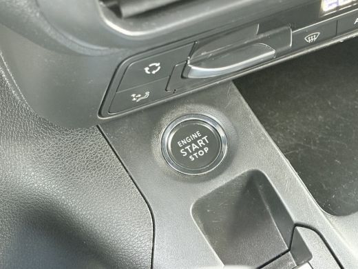 Peugeot Partner 1.5 BlueHDI 131 PK / L1H1 / ADAPTIVE CRUISE / 3-ZITS / CAMERA / TREKHAAK / KEYLESS / LMV ActivLease financial lease