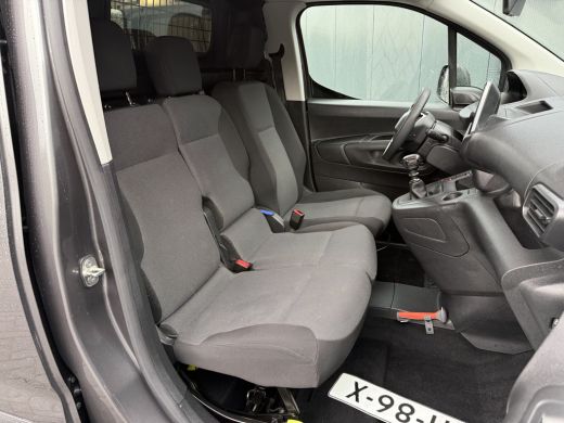 Peugeot Partner 1.5 BlueHDI 131 PK / L1H1 / ADAPTIVE CRUISE / 3-ZITS / CAMERA / TREKHAAK / KEYLESS / LMV ActivLease financial lease