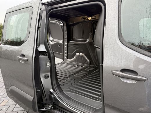 Peugeot Partner 1.5 BlueHDI 131 PK / L1H1 / ADAPTIVE CRUISE / 3-ZITS / CAMERA / TREKHAAK / KEYLESS / LMV ActivLease financial lease