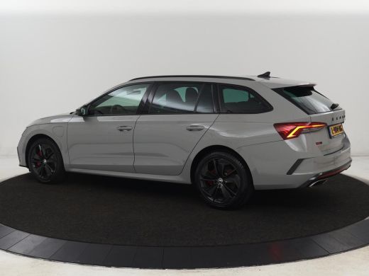 Skoda Octavia 1.4 TSI RS iV PHEV Business | Stoelverwarming | Adaptive cruise | Matrix LED | Side Assist | Came... ActivLease financial lease