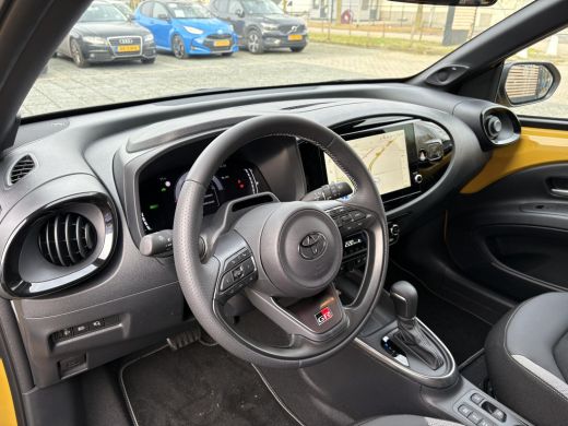 Toyota Aygo Hybrid 115 GR Sport **HYBRIDE/ KEYLESS/ STOELVERWARMING/ ADAPTIEF CRUISE CONTROL/ GARANTIE** ActivLease financial lease