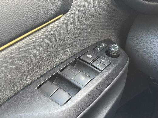 Toyota Yaris Cross 1.5 Hybrid Executive 4WD **PANO/ HEAD UP DISPLAY/ LEDER / JBL AUDIO/ NAVIGATIE / PARKEERSENSOREN/... ActivLease financial lease