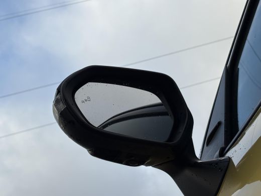 Toyota Yaris Cross 1.5 Hybrid Executive 4WD **PANO/ HEAD UP DISPLAY/ LEDER / JBL AUDIO/ NAVIGATIE / PARKEERSENSOREN/... ActivLease financial lease