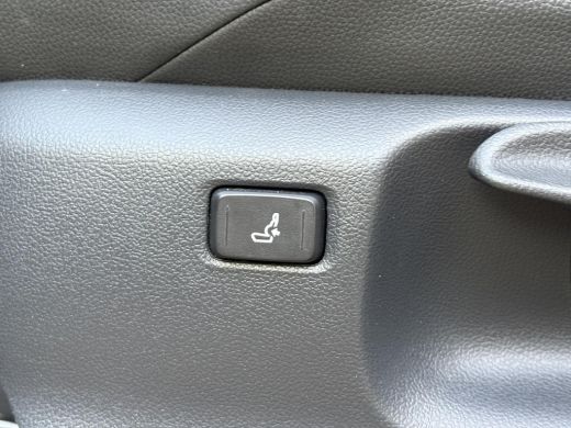 Toyota Yaris Cross 1.5 Hybrid Executive 4WD **PANO/ HEAD UP DISPLAY/ LEDER / JBL AUDIO/ NAVIGATIE / PARKEERSENSOREN/... ActivLease financial lease