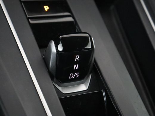 Volkswagen Golf 1.0 eTSI Life Business | Stoelverwarming | Massage | Carplay | Adaptive cruise | Sfeerverlichting... ActivLease financial lease