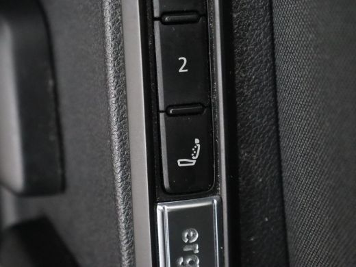 Volkswagen Golf 1.0 eTSI Life Business | Stoelverwarming | Massage | Carplay | Adaptive cruise | Sfeerverlichting... ActivLease financial lease