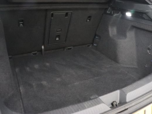 Volkswagen ID.4 First 77 kWh | Stoel & stuurverwarming | Camera | Carplay | Adaptive cruise | Half leder | 20'' |... ActivLease financial lease