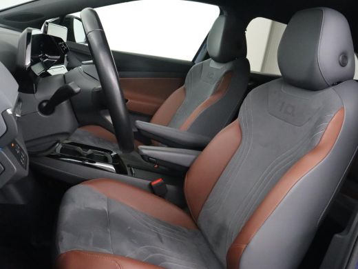 Volkswagen ID.4 First 77 kWh | Stoel & stuurverwarming | Camera | Carplay | Adaptive cruise | Half leder | 20'' |... ActivLease financial lease